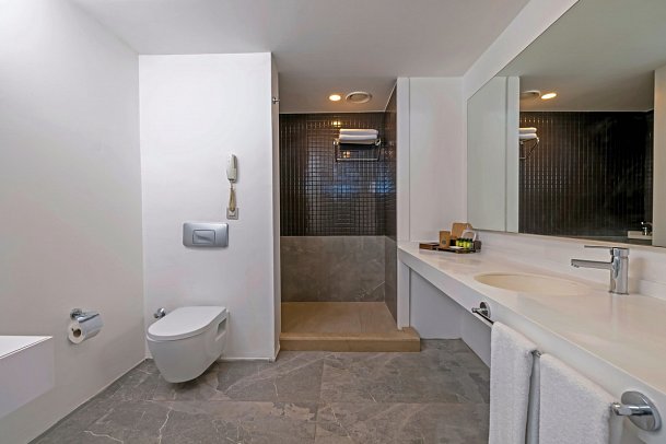 Nirvana Cosmopolitan - Beispiel Bad Familiensuite (Zimmercodierung WI1)