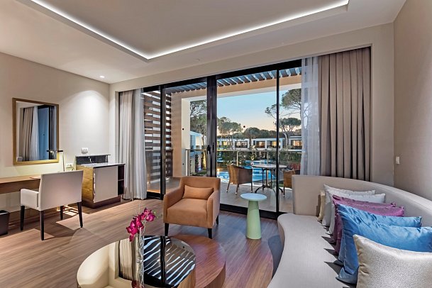 Trendy Lara - Wohnbeispiel Villa Swim Up (Zimmercodierung VBQ)