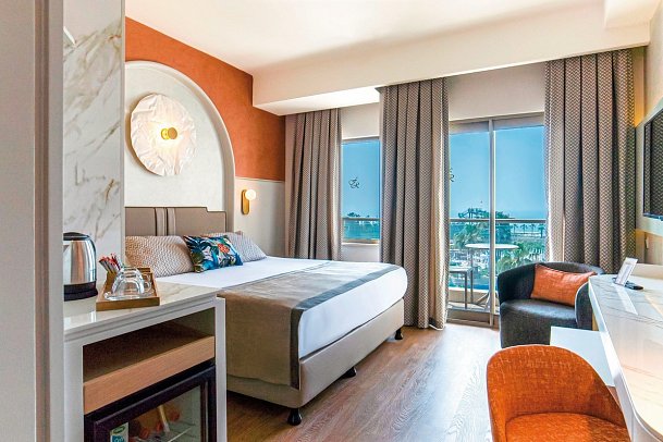 Fame Residence Lara & Spa - Wohnbeispiel Doppelzimmer seitl. Meerblick (Zimmercodierungen DBN & DCN)