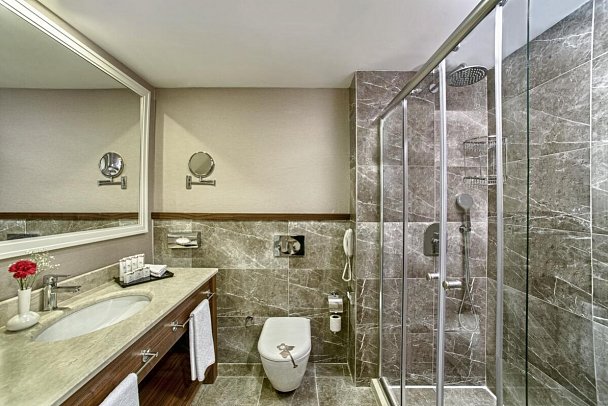 Aska Lara Resort & Spa - Beispiel Bad Doppelzimmer (Zimmercodierungen DEL, DBL, DCL, DBP & DBM)