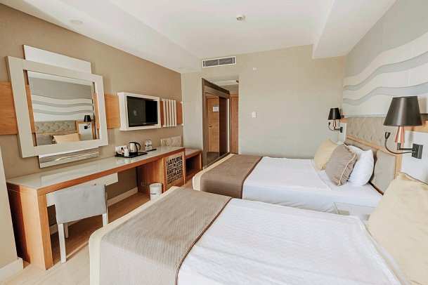 Saturn Palace - Wohnbeispiel Doppelzimmer Meerblick (Zimmercodierung DBM)