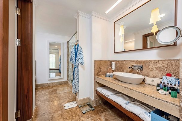 Cornelia Diamond Golf Resort & Spa - Beispiel Bad Azure Villas (Zimmercodierungen VB4 & VB5)