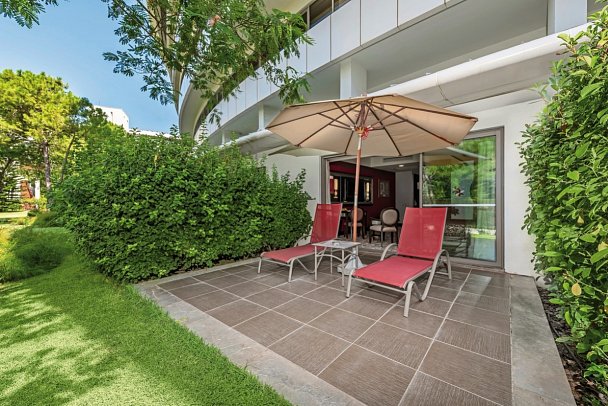 Cornelia Diamond Golf Resort & Spa - Familienzimmer Gartenblick Terasse