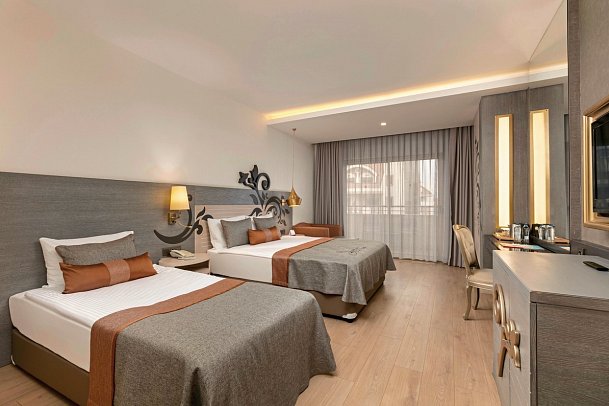 Kirman Belazur Resort & Spa - Wohnbeispiel Doppelzimmer seitl. Meerblick (Zimmercodierungen DBN & DCN)