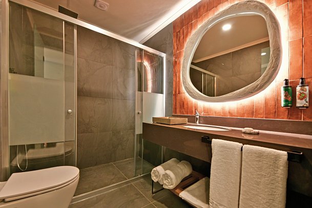 Ethno Belek - Beispiel Bad Corner Familiensuite (Zimmercodierung WI2)