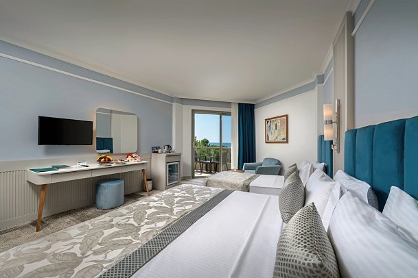 Pine Beach Belek - Wohnbeispiel Doppelzimmer Hauptgebäude seitlicher Meerblick