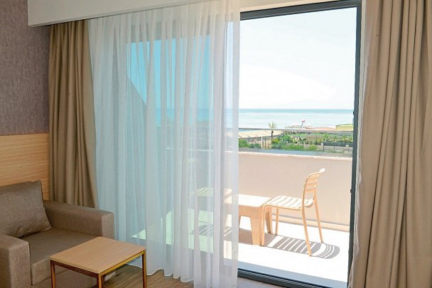 Sentido Luna Vista Belek - Beispiel Balkon DZ Komfort seitl. Meerblick (Zimmercodierungen DFM & DCM)