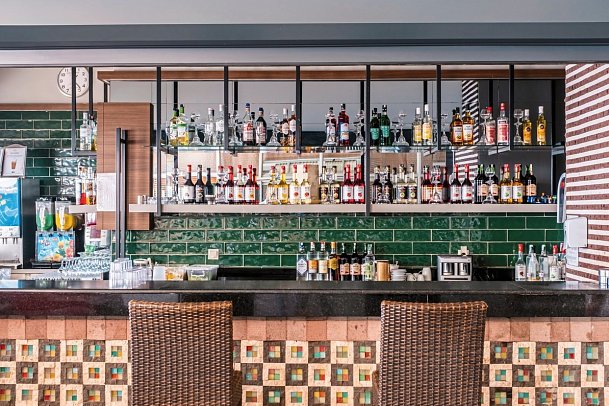 Side Star Park - Poolbar