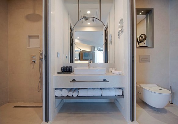 Miramare Beach - Beispiel Bad Deluxe Terrasse mit Jacuzzi (Zimmercodierung DD1)