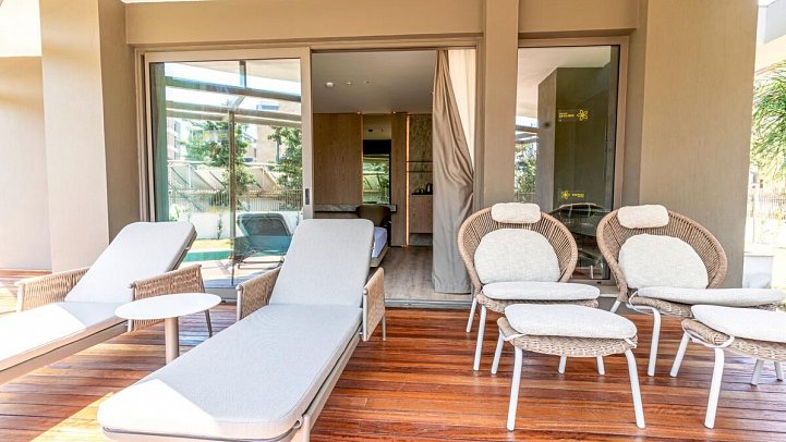 Sentido Serra Resort - Beispiel Terrasse Doppelzimmer Swim-Up (Zimmercodierung DBQ)