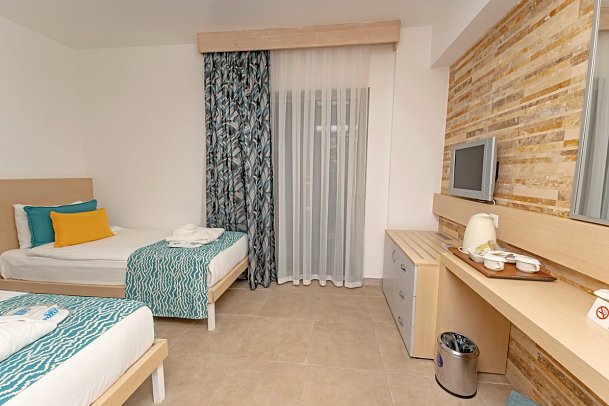 Sunis Hotel Kumköy Beach Resort - Wohnbeispiel Familienzimmer Lake House Poolzugang (Zimmercodierungen FBD & FBP)