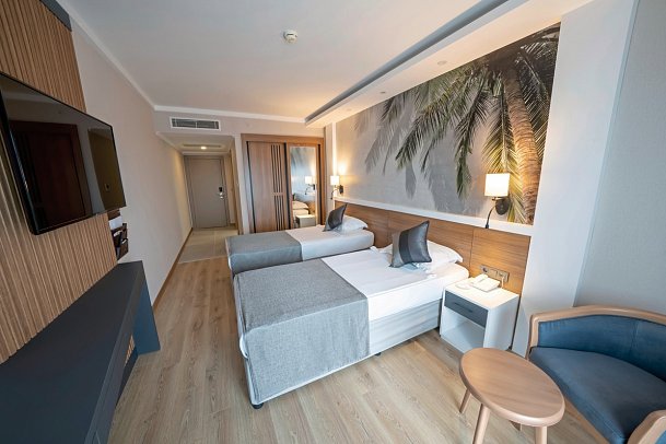 Alba Resort - Wohnbeispiel Familienzimmer Deluxe Landblick (Zimmercodierungen FDL, D1L, DCL & DE1)