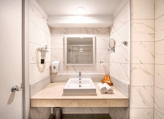 Calimera Hane Garden - Beispiel Bad Doppelzimmer (Zimmercodierungen DE1, DB1, DC1, DBV & DCV)