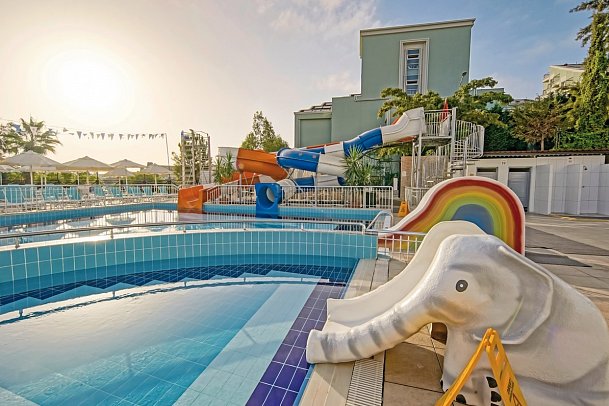 Side Aluna Hotel