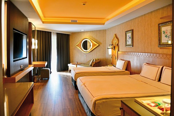 Royal Dragon Hotel - Wohnbeispiel Doppelzimmer Superior seitl. Meerblick (Zimmercodierungen DSN, DCN, DSM & DCM)