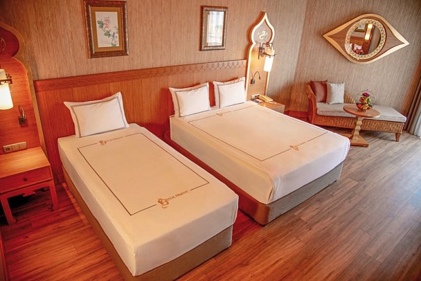 Royal Dragon Hotel - Wohnbeispiel Doppelzimmer Superior Landblick (Zimmercodierungen DSL & DCL)