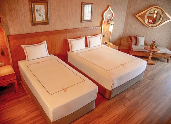 Royal Dragon Hotel - Wohnbeispiel Doppelzimmer Superior Landblick (Zimmercodierungen DSL & DCL)