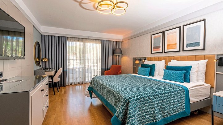 Arum Barut Collection