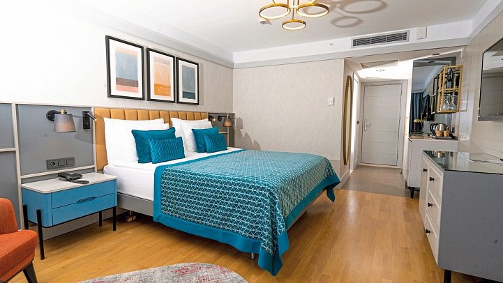 Arum Barut Collection