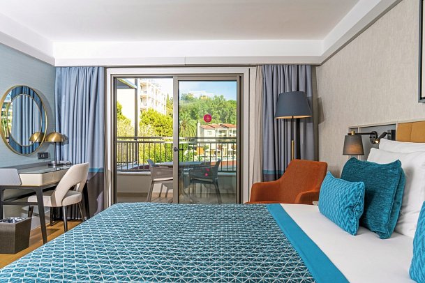 Arum Barut Collection