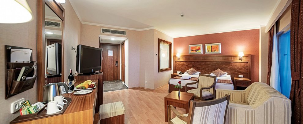 Alba Royal Hotel - Doppelzimmer Superior Landblick (Zimmercodierung DSL)
