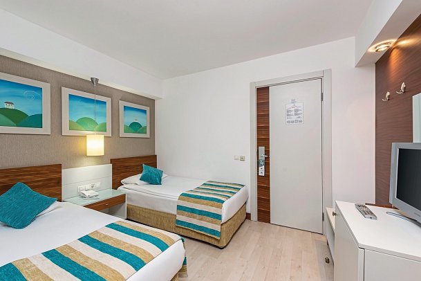 Sunis Evren Beach Resort Hotel & SPA - Wohnbeispiel Familienzimmer seitl. Meerblick (Zimmercodierung FBN)