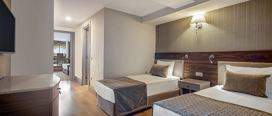 Side Star Resort - Wohnbeispiel Familienzimmer mit Jacuzzi (Zimmercodierung FB3)