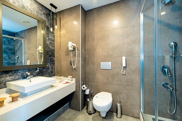 Crystal Centro - Beispiel Bad Juniorsuite (Zimmercodierung JB1)