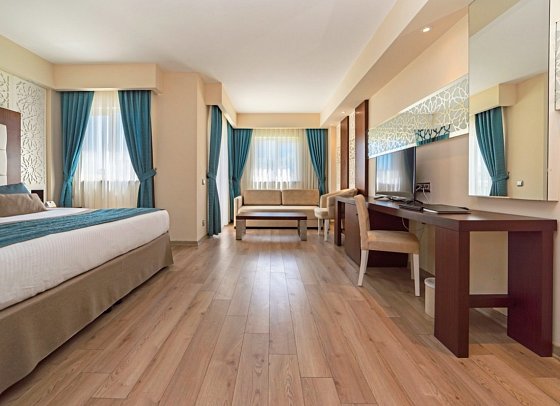 Kamelya Selin Hotel - Wohnbeispiel Familienzimmer Terrasse (Zimmercodierungen FB1 & FB3)