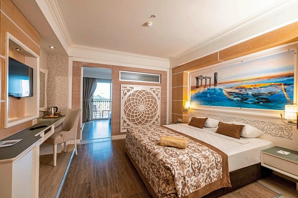 Crystal Sunset Luxury Resort & Spa - Wohnbeispiel Familienzimmer seitl. Meerblick (Zimmercodierung FBN)