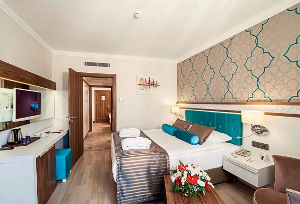 Luna Blanca Resort & Spa - Wohnbeispiel Familienzimmer Landblick (Zimmercodierung FBL)