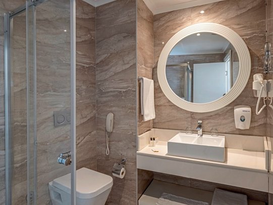 Diamond Premium Hotel & Spa - Beispiel Bad Familienzimmer (Zimmercodierungen FB1 & FB2)