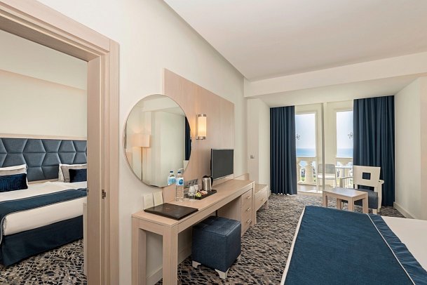 Sentido Kamelya Fulya Hotel - Wohnbeispiel Familienzimmer Verbindungstür Meerblick (Zimmercodierung FB3/FB4)