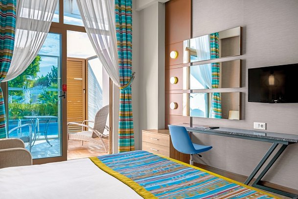 Long Beach Alanya - Wohnbeispiel Duplex Familienzimmer Swim Up (Zimmercodierung MBQ)