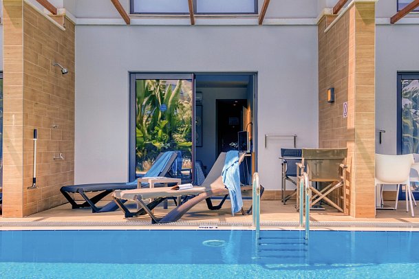 Numa Bay Exclusive - Beispiel Terrasse Maisonnette Swim-Up (Zimmercodierung MBQ)