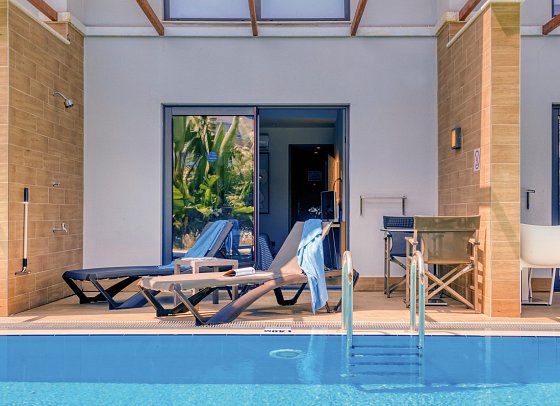 Numa Bay Exclusive - Beispiel Terrasse Maisonnette Swim-Up (Zimmercodierung MBQ)