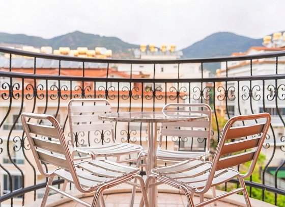 Calimera Sunpark Alanya - Beispiel Balkon Familienzimmer mit 2 Schlafräumen Poolblick (Zimmercodierungen FB5, FB6 & FB7)