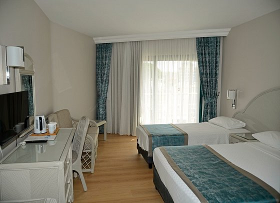 Aska Just In Beach - Wohnbeispiel Doppelzimmer seitl. Meerblick (Zimmercodierungen DBN, DCN, DBC & DCC)