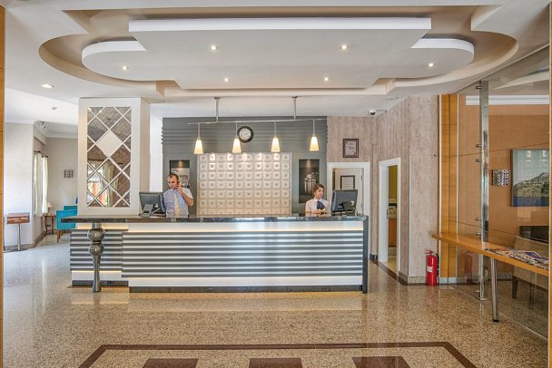 Riviera Hotel & Spa
