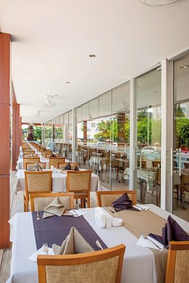 Riviera Hotel & Spa
