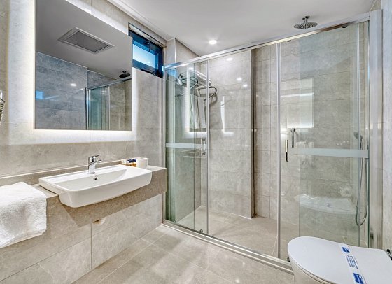 Kahya Hotel - Wohnbeispiel Doppelzimmer seitl. Meerblick (Zimmercodierungen DBN & DCN)