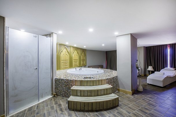 J'adore Deluxe Hotel & Spa