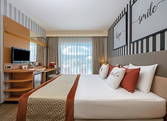 Selectum Family Resort Side - Wohnbeispiel Lake House Suite Swim Up (Zimmercodierung WBQ)