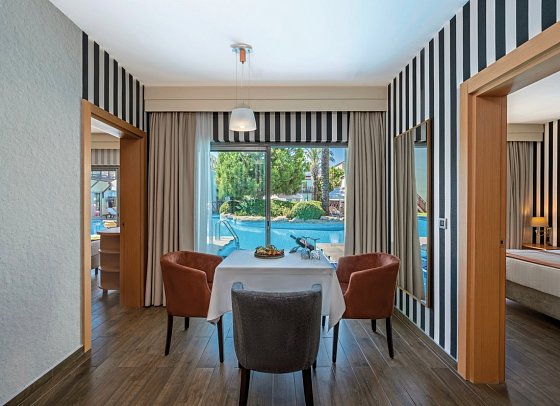 Selectum Family Resort Side - Wohnbeispiel Lake House Suite Swim Up (Zimmercodierung WBQ)