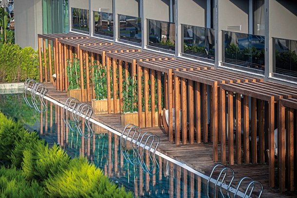 Lago Hotel - Beispiel Terrasse Doppelzimmer Swim up (Zimmercodierungen DBQ & D1Q)