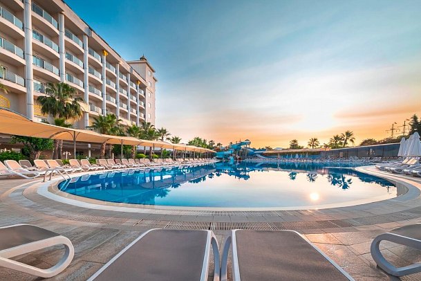 LRS Lake & River Side Hotel & Spa