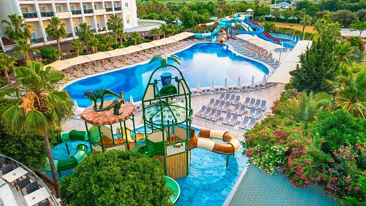 LRS Lake & River Side Hotel & Spa