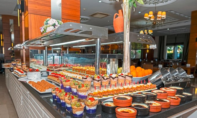 LRS Lake & River Side Hotel & Spa