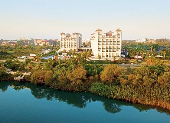 LRS Lake & River Side Hotel & Spa