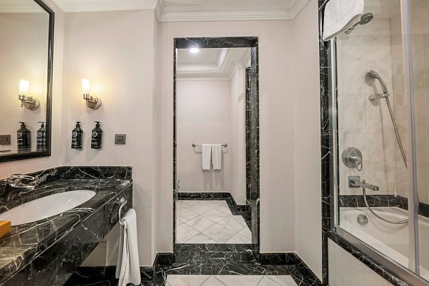 The Norm Oriental Kemer - Wohnbeispiel Suite Deluxe Hauptgebäude Meerblick (Zimmercodierung UD2)